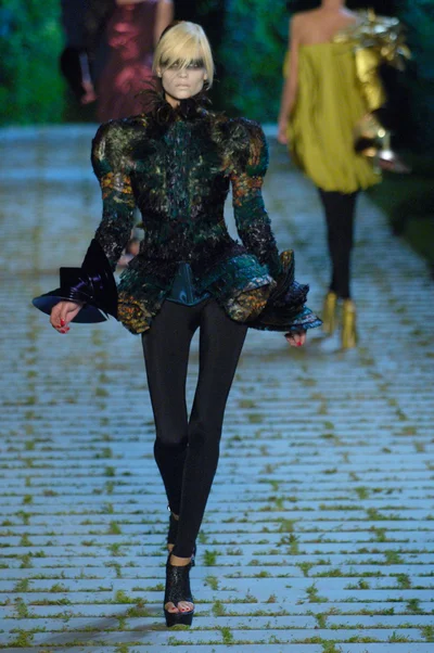 Look 28